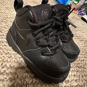 Nike Toddler Manoa Boot. Size 5C